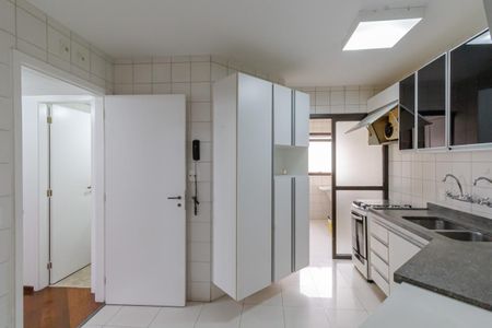 Apartamento à venda com 120m², 4 quartos e 2 vagas Apartamento à venda com 120m², 4 quartos e 2 vagasCozinha