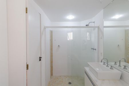 Apartamento à venda com 120m², 4 quartos e 2 vagas Apartamento à venda com 120m², 4 quartos e 2 vagasBanheiro da Suíte 1