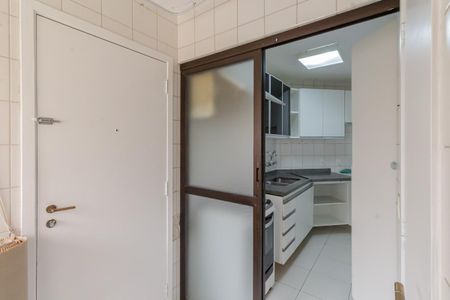 Apartamento à venda com 120m², 4 quartos e 2 vagas Apartamento à venda com 120m², 4 quartos e 2 vagasÁrea de Serviço