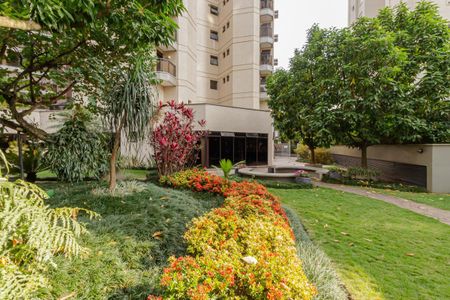 Apartamento à venda com 120m², 4 quartos e 2 vagas Apartamento à venda com 120m², 4 quartos e 2 vagasÁrea Comum