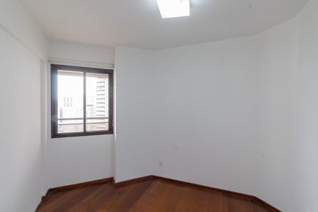 Apartamento à venda com 120m², 4 quartos e 2 vagas Apartamento à venda com 120m², 4 quartos e 2 vagasQuarto 1