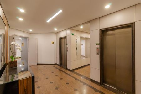 Apartamento à venda com 120m², 4 quartos e 2 vagas Apartamento à venda com 120m², 4 quartos e 2 vagasÁrea Comum - Hall Social