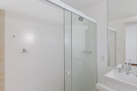 Apartamento à venda com 120m², 4 quartos e 2 vagas Apartamento à venda com 120m², 4 quartos e 2 vagasBanheiro da Suíte 1