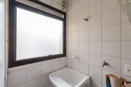 Apartamento à venda com 120m², 4 quartos e 2 vagas Apartamento à venda com 120m², 4 quartos e 2 vagasÁrea de Serviço