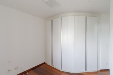 Apartamento à venda com 120m², 4 quartos e 2 vagas Apartamento à venda com 120m², 4 quartos e 2 vagasQuarto 2