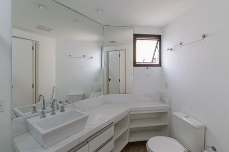 Apartamento à venda com 120m², 4 quartos e 2 vagas Apartamento à venda com 120m², 4 quartos e 2 vagasBanheiro da Suíte 1