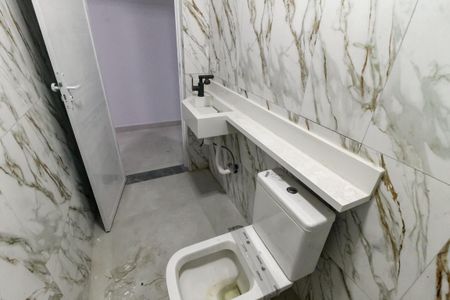 Banheiro de casa para alugar com 1 quarto, 65m² em Parque Pinheiros, Taboão da Serra