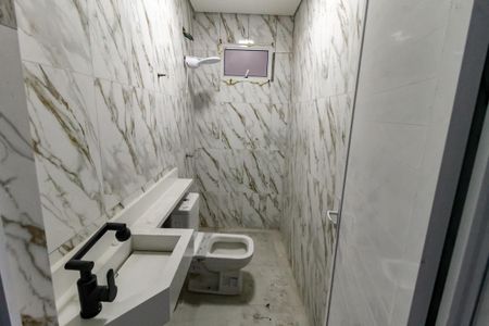 Banheiro de casa para alugar com 1 quarto, 65m² em Parque Pinheiros, Taboão da Serra