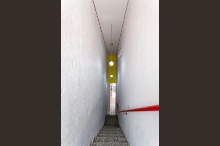 Casa para alugar com 230m², 2 quartos e 2 vagasEscada