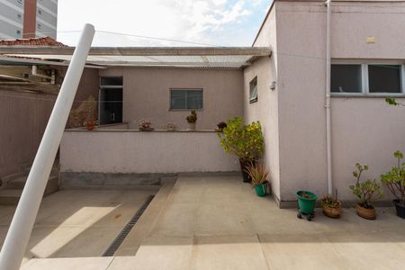Casa para alugar com 230m², 2 quartos e 2 vagasQuintal