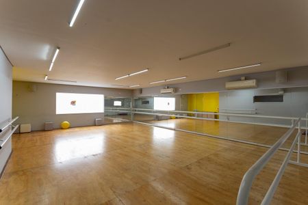 Casa para alugar com 230m², 2 quartos e 2 vagasSalão