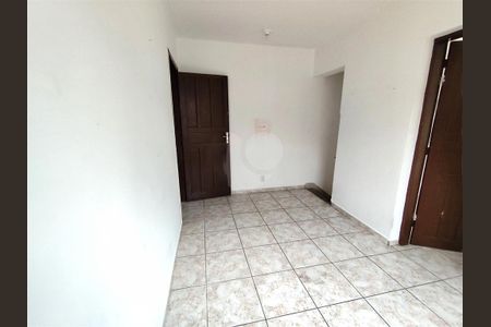 Casa à venda com 3 quartos, 119m² em Jardim Teresa, São Paulo