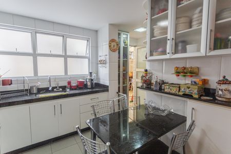 Apartamento para alugar com 170m², 3 quartos e 2 vagas Apartamento para alugar com 170m², 3 quartos e 2 vagasCozinha