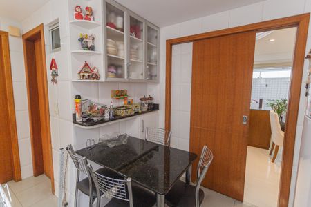 Apartamento para alugar com 170m², 3 quartos e 2 vagas Apartamento para alugar com 170m², 3 quartos e 2 vagasCozinha