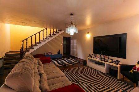 Casa para alugar com 240m², 4 quartos e 2 vagas Casa para alugar com 240m², 4 quartos e 2 vagasSala