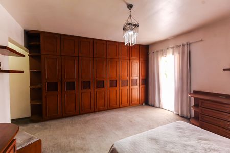 Casa para alugar com 240m², 4 quartos e 2 vagas Casa para alugar com 240m², 4 quartos e 2 vagasQuarto 1 - Suíte