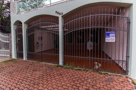 Casa para alugar com 240m², 4 quartos e 2 vagas Casa para alugar com 240m², 4 quartos e 2 vagasFachada