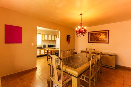 Casa para alugar com 240m², 4 quartos e 2 vagas Casa para alugar com 240m², 4 quartos e 2 vagasCozinha