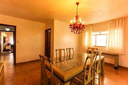Casa para alugar com 240m², 4 quartos e 2 vagas Casa para alugar com 240m², 4 quartos e 2 vagasCozinha