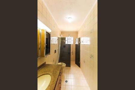 Casa para alugar com 240m², 4 quartos e 2 vagas Casa para alugar com 240m², 4 quartos e 2 vagasBanheiro da Suíte 1