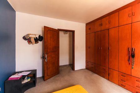 Casa para alugar com 240m², 4 quartos e 2 vagas Casa para alugar com 240m², 4 quartos e 2 vagasQuarto 2 - Suíte