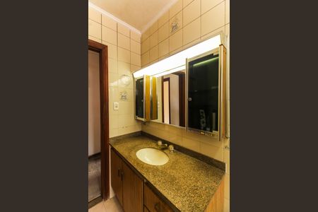 Casa para alugar com 240m², 4 quartos e 2 vagas Casa para alugar com 240m², 4 quartos e 2 vagasBanheiro da Suíte 1