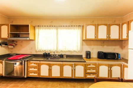 Casa para alugar com 240m², 4 quartos e 2 vagas Casa para alugar com 240m², 4 quartos e 2 vagasCozinha
