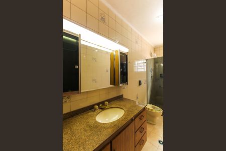 Casa para alugar com 240m², 4 quartos e 2 vagas Casa para alugar com 240m², 4 quartos e 2 vagasBanheiro da Suíte 1