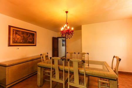 Casa para alugar com 240m², 4 quartos e 2 vagas Casa para alugar com 240m², 4 quartos e 2 vagasCozinha