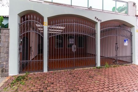 Casa para alugar com 240m², 4 quartos e 2 vagas Casa para alugar com 240m², 4 quartos e 2 vagasFachada