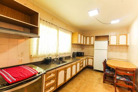 Casa para alugar com 240m², 4 quartos e 2 vagas Casa para alugar com 240m², 4 quartos e 2 vagasCozinha