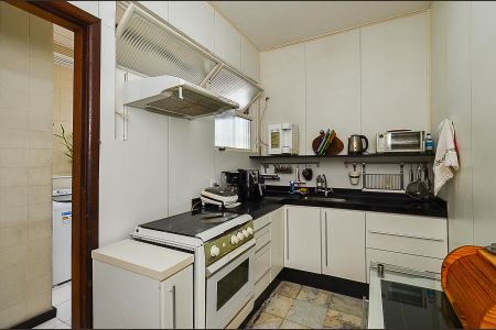 Apartamento à venda com 238m², 4 quartos e 2 vagas Apartamento à venda com 238m², 4 quartos e 2 vagasCozinha