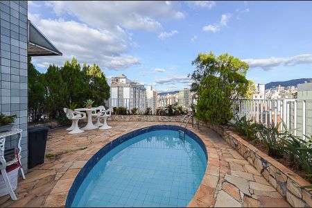 Apartamento à venda com 238m², 4 quartos e 2 vagas Apartamento à venda com 238m², 4 quartos e 2 vagasCobertura