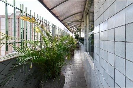 Apartamento à venda com 238m², 4 quartos e 2 vagas Apartamento à venda com 238m², 4 quartos e 2 vagasVaranda
