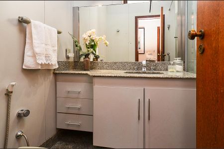 Apartamento à venda com 238m², 4 quartos e 2 vagas Apartamento à venda com 238m², 4 quartos e 2 vagasBanheiro Social