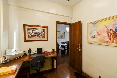 Apartamento à venda com 238m², 4 quartos e 2 vagas Apartamento à venda com 238m², 4 quartos e 2 vagasEscritório
