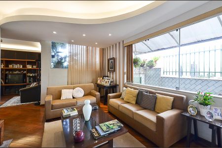 Apartamento à venda com 238m², 4 quartos e 2 vagas Apartamento à venda com 238m², 4 quartos e 2 vagasSala de Estar