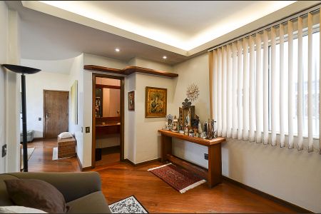 Sala de TV de apartamento à venda com 4 quartos, 238m² em Funcionários, Belo Horizonte