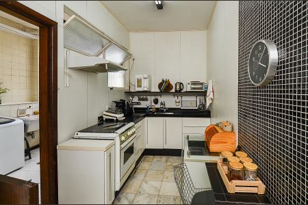 Apartamento à venda com 238m², 4 quartos e 2 vagas Apartamento à venda com 238m², 4 quartos e 2 vagasCozinha