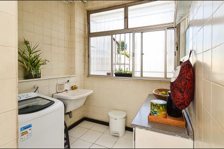 Apartamento à venda com 238m², 4 quartos e 2 vagas Apartamento à venda com 238m², 4 quartos e 2 vagasÁrea de Serviço