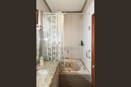 Apartamento à venda com 238m², 4 quartos e 2 vagas Apartamento à venda com 238m², 4 quartos e 2 vagasBanheiro Social