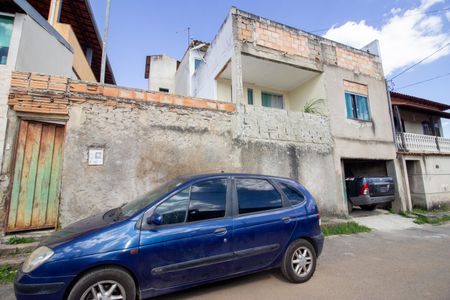 Casa para alugar com 200m², 2 quartos e 2 vagasFachada