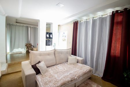 Casa para alugar com 200m², 2 quartos e 2 vagasSala