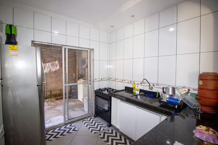 Casa para alugar com 200m², 2 quartos e 2 vagasCozinha e Área de Serviço