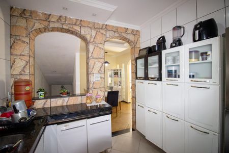 Casa para alugar com 200m², 2 quartos e 2 vagasCozinha e Área de Serviço