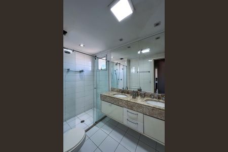 Apartamento para alugar com 210m², 4 quartos e 3 vagasBanheiro da Suíte 1