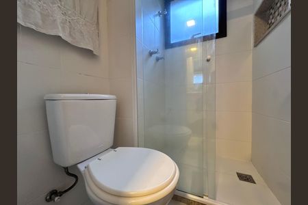 Apartamento à venda com 118m², 4 quartos e 2 vagasBanheiro Canadense