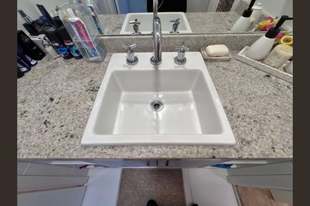 Apartamento à venda com 118m², 4 quartos e 2 vagasBanheiro Canadense
