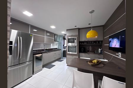 Apartamento à venda com 118m², 4 quartos e 2 vagasCozinha e Área de Serviço