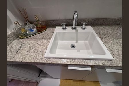 Apartamento à venda com 118m², 4 quartos e 2 vagasSuíte 1 - Banheiro